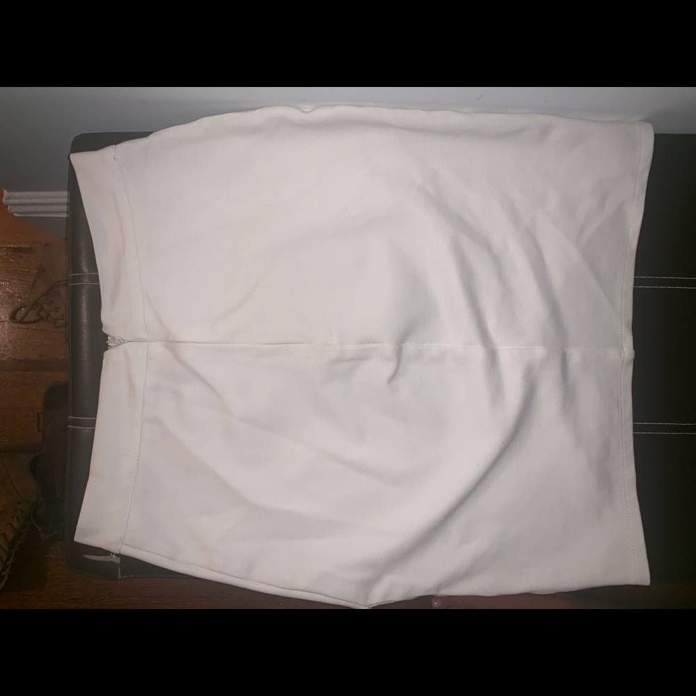 White mini skirt - Picture 2 of 4